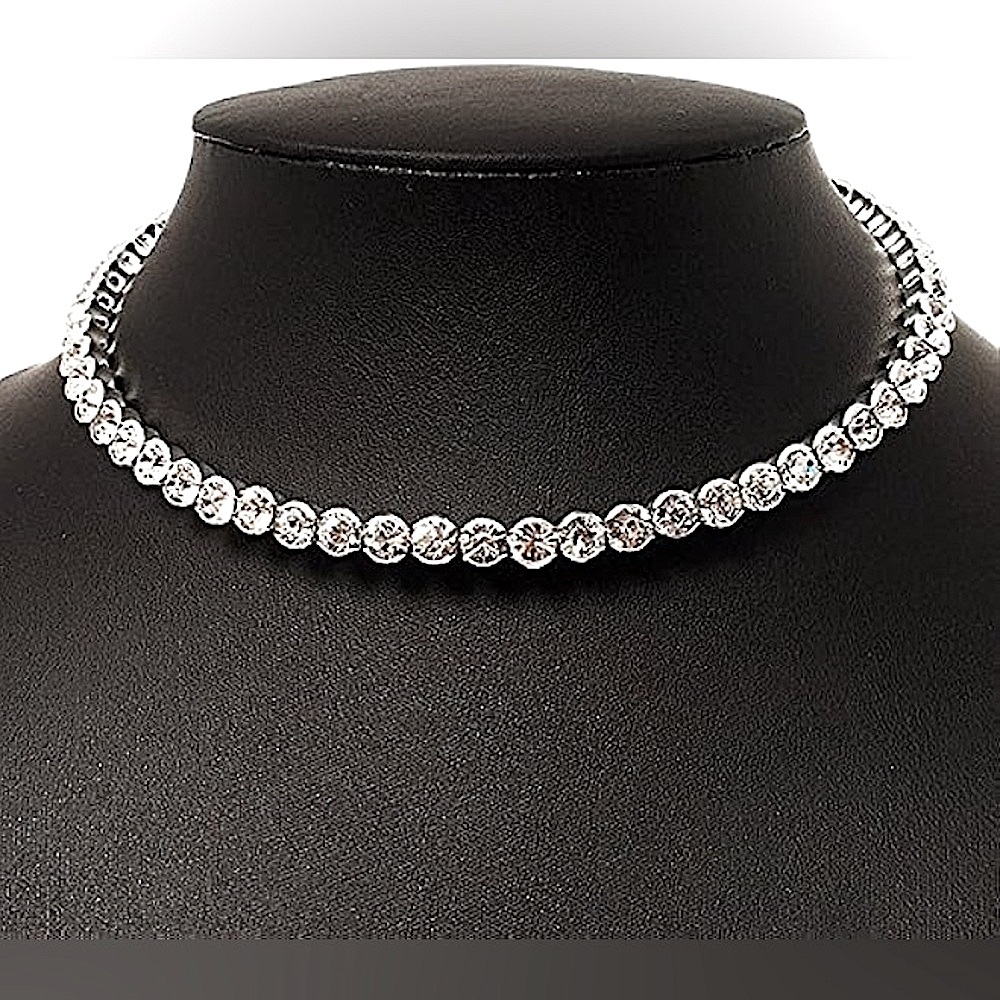 Elegant Silver Flex Choker Necklace with Cubic Zirconia Crystals - Picture 3 of 11